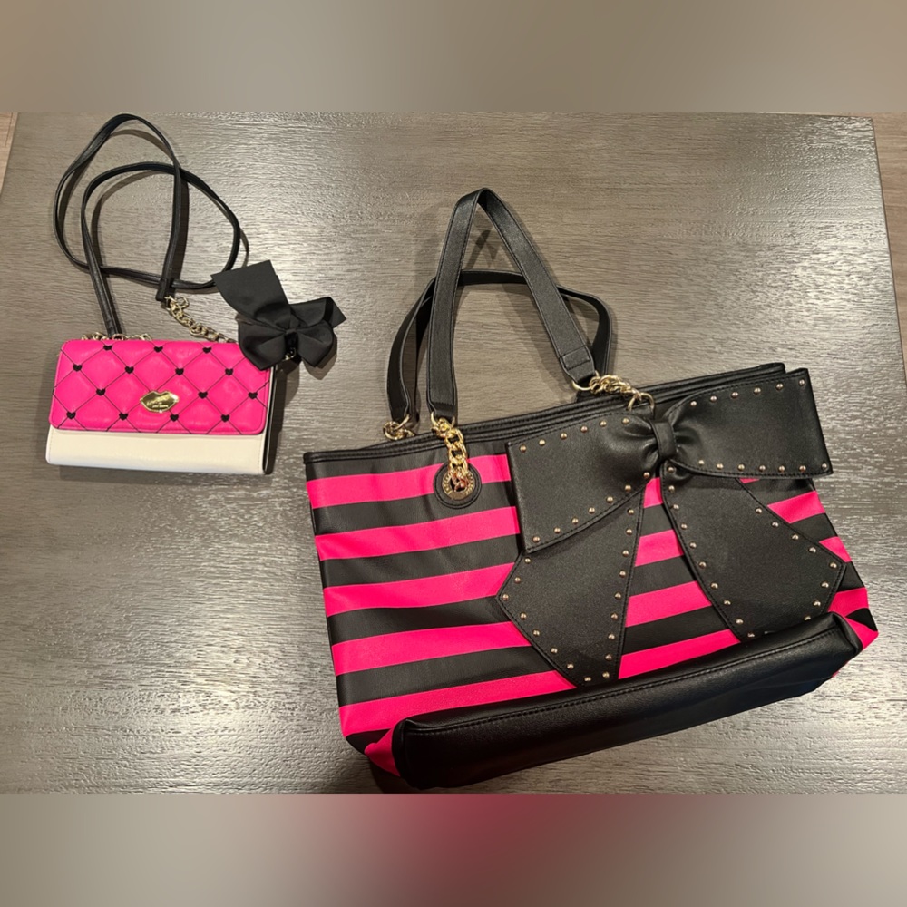Betsey Johnson 2 piece Purse Set